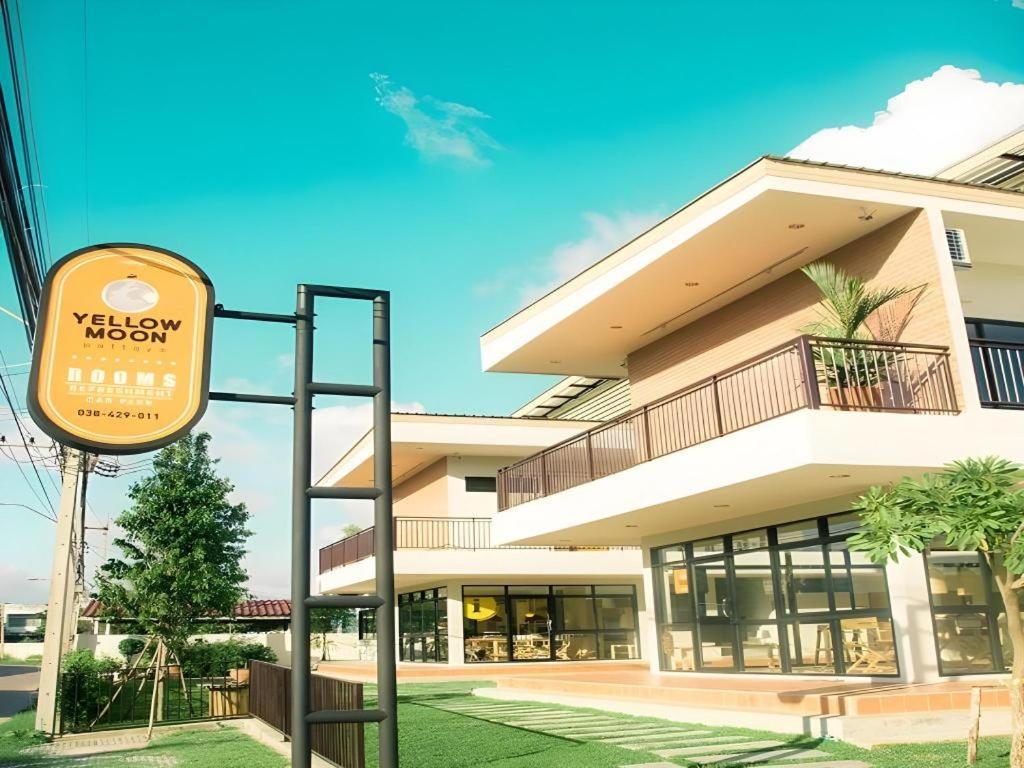Yellow Moon Hotel Pattaya Exterior photo