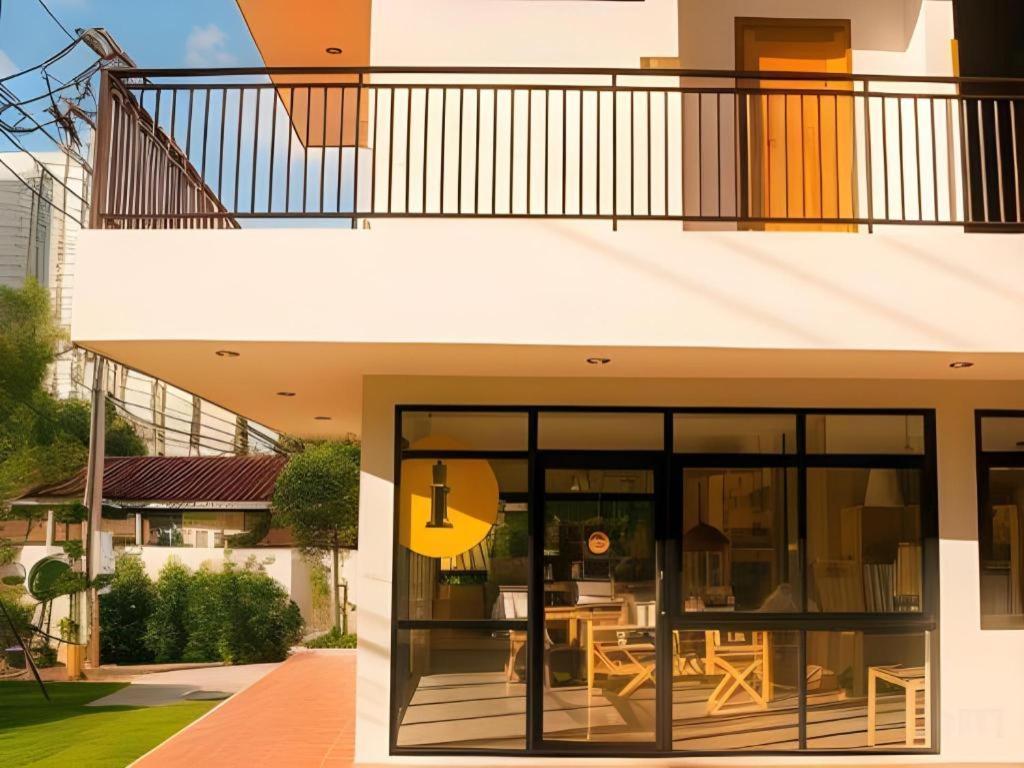 Yellow Moon Hotel Pattaya Exterior photo