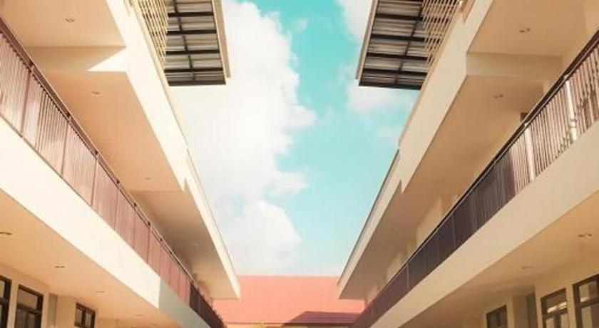 Yellow Moon Hotel Pattaya Exterior photo