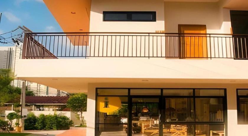 Yellow Moon Hotel Pattaya Exterior photo