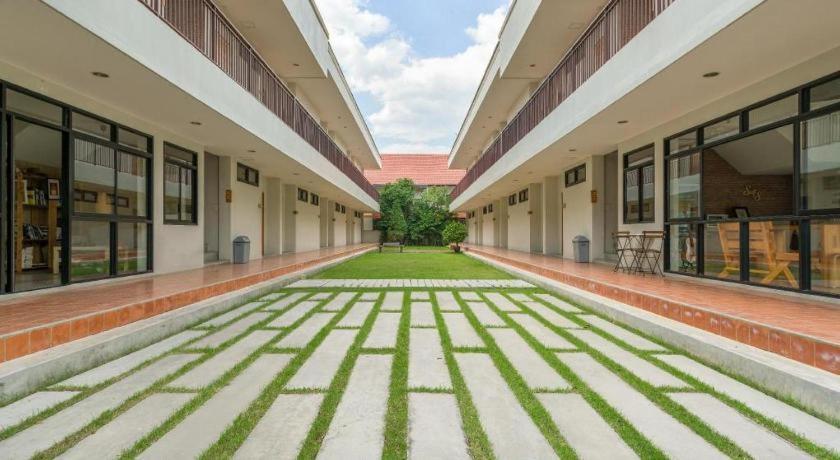 Yellow Moon Hotel Pattaya Exterior photo