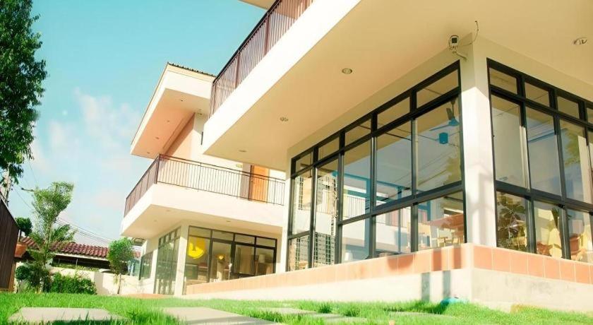Yellow Moon Hotel Pattaya Exterior photo