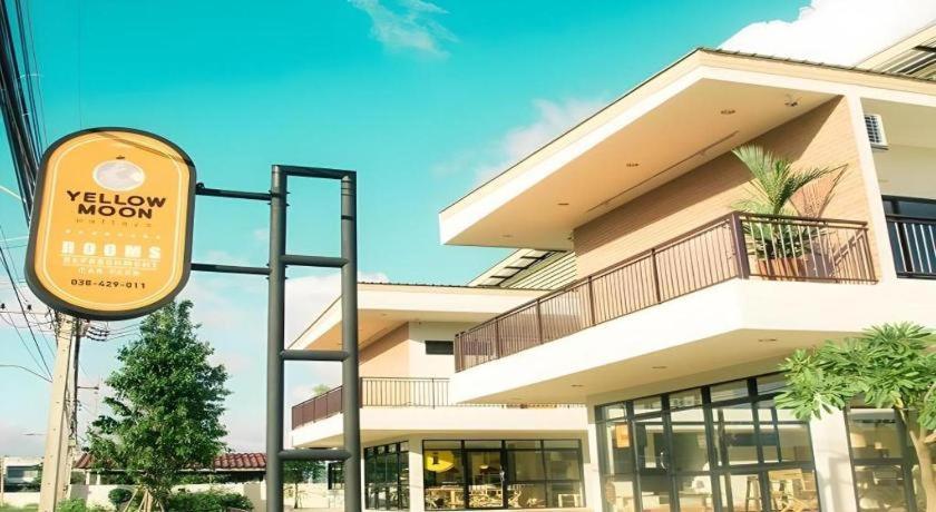 Yellow Moon Hotel Pattaya Exterior photo